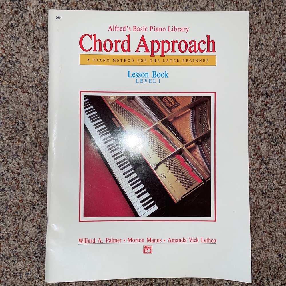 Alfred’s Basic Piano Chord Approach Lesson Book Level 1